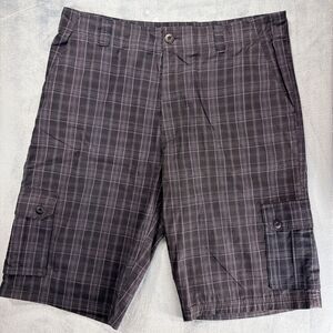 Echo Unltd Men's Size 36 x 26 Black and Grey Plaid Cargo Shorts Baggy